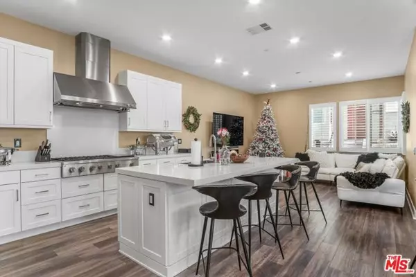 Valencia (santa Clarita), CA 91381,27238 Bush Mallow Court