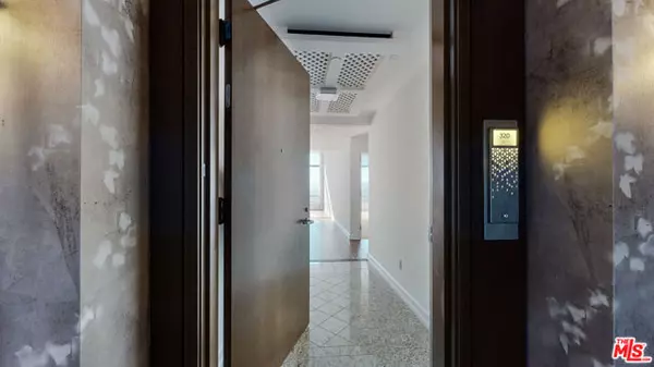 900 W OLYMPIC Boulevard #32D, Los Angeles, CA 90015