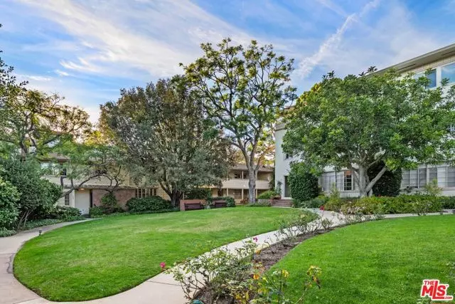 Los Angeles, CA 90049,11901 W Sunset Boulevard #206