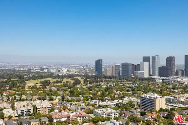 Los Angeles, CA 90024,10490 Wilshire Boulevard #PH4