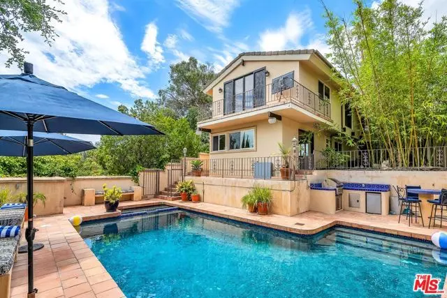 Woodland Hills (los Angeles), CA 91364,4557 Saltillo Street