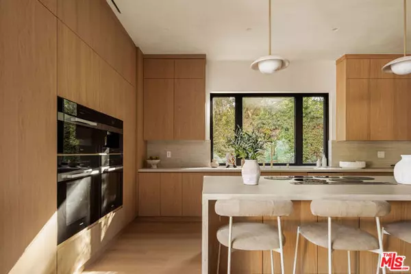 Sherman Oaks, CA 91403,4724 Halbrent Avenue