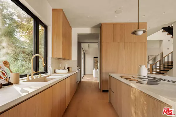 Sherman Oaks, CA 91403,4724 Halbrent Avenue