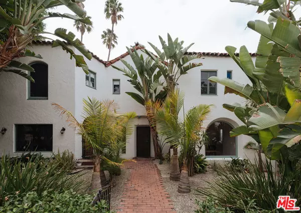 Los Angeles, CA 90046,7464 Hollywood Boulevard