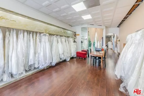 Los Angeles, CA 90004,119 S Western Avenue