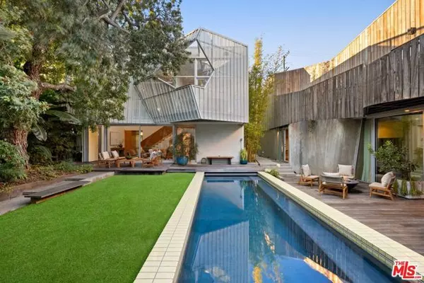 Venice (los Angeles), CA 90291,825 Palms Boulevard