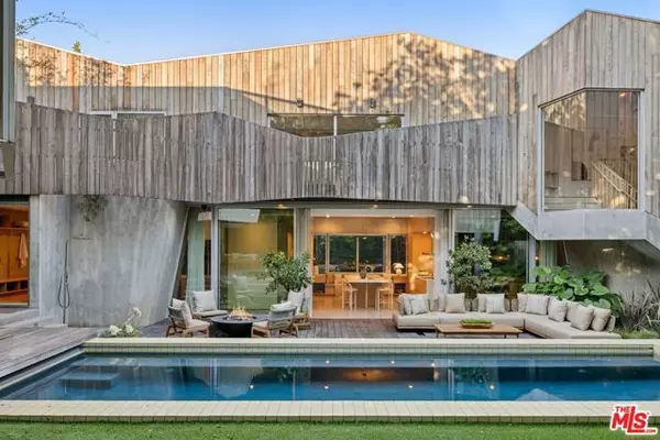 Venice (los Angeles), CA 90291,825 Palms Boulevard