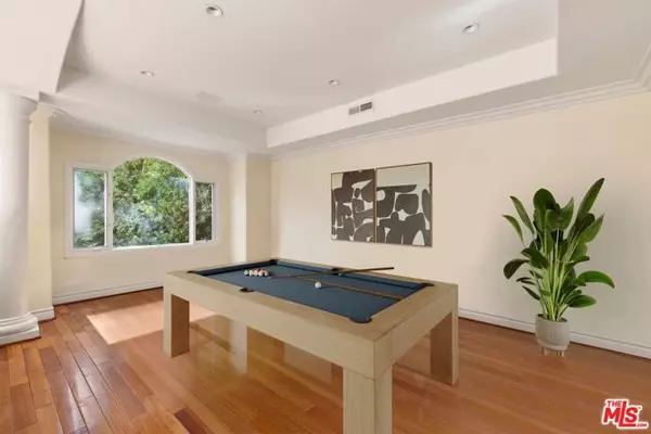 Tarzana (los Angeles), CA 91356,4755 Vanalden Avenue