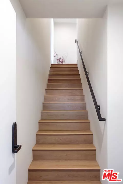 Los Angeles, CA 90038,859 N Mansfield Avenue #6902