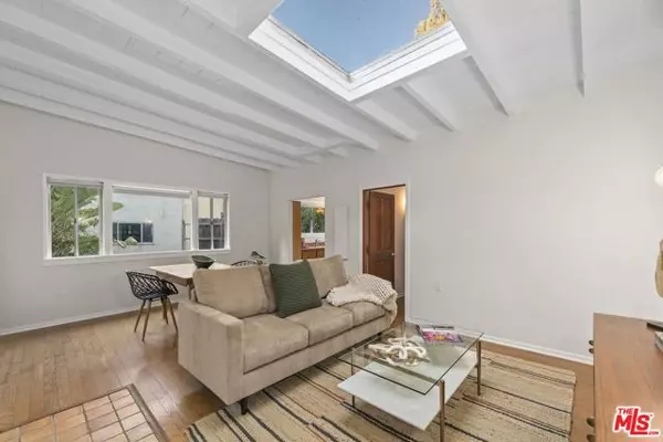 Los Angeles, CA 90046,8135 Willow Glen Road