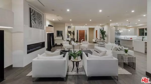 Los Angeles, CA 90034,2408 Castle Heights Avenue