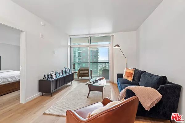 Marina Del Rey, CA 90292,13700 Marina Pointe Drive #1426