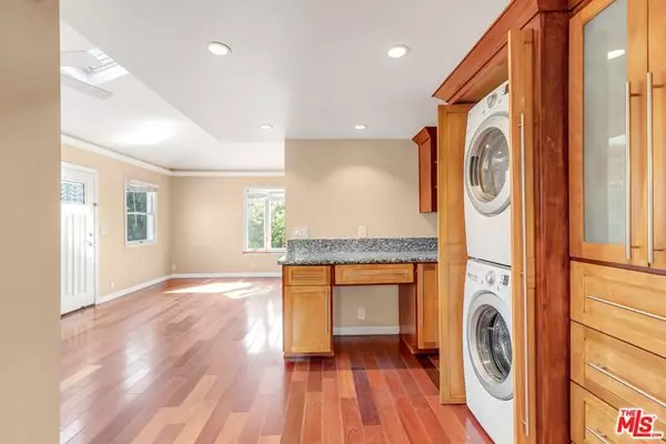 Venice (los Angeles), CA 90291,325 Vernon Avenue #1