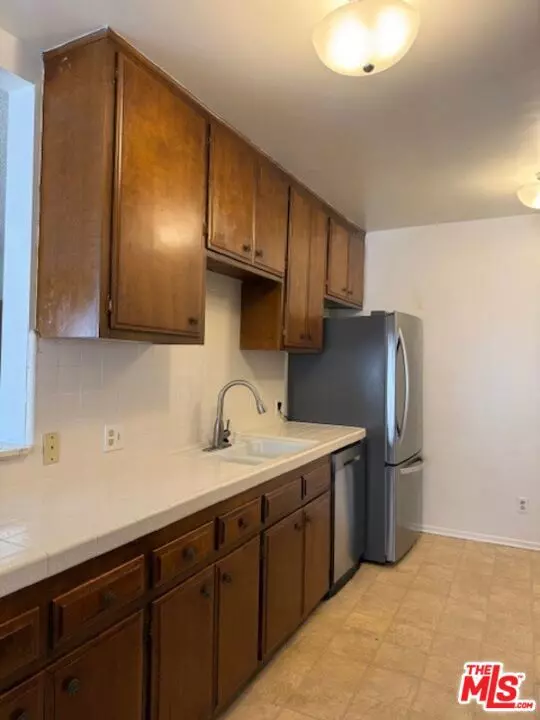 Playa Del Rey (los Angeles), CA 90293,8161 Manitoba Street #7