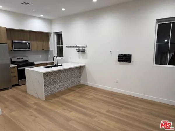 1733 S Barrington Avenue #1, Los Angeles, CA 90025