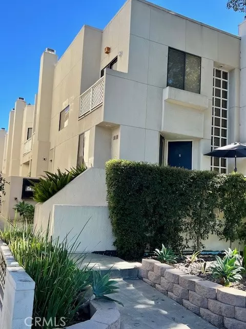 Pasadena, CA 91101,278 S Oak Knoll Avenue #3