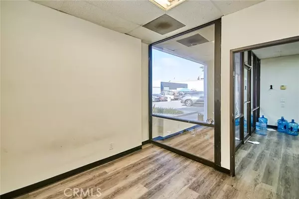 Bell Gardens, CA 90201,6842 Suva