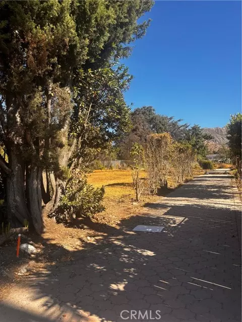 1201 E Altadena Drive, Altadena, CA 91001