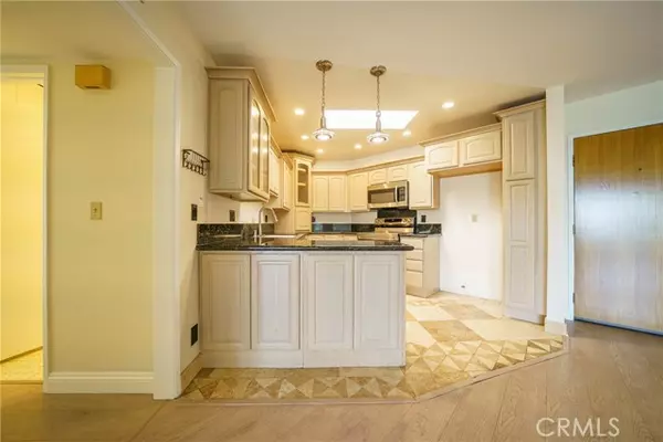 Los Angeles, CA 90042,4260 Via Arbolada #317