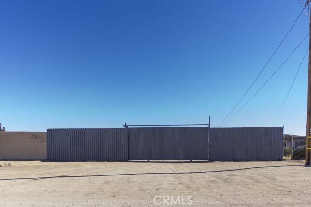 42052 3rd Street, Lancaster, CA 93535