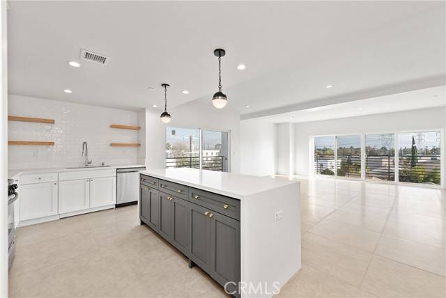 North Hollywood (los Angeles), CA 91606,6025 Craner Avenue #401