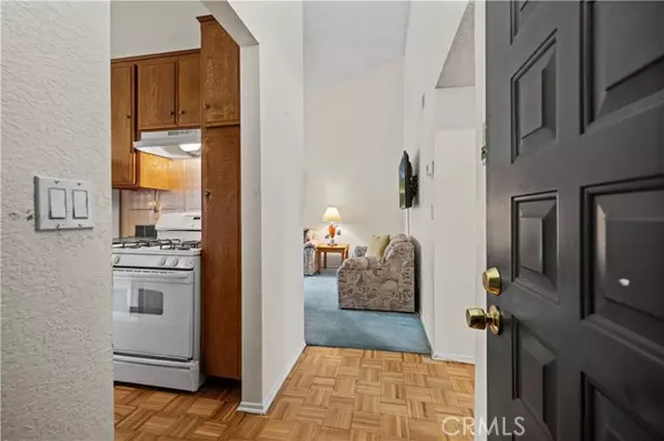 Van Nuys (los Angeles), CA 91405,7439 Woodman Ave. #35