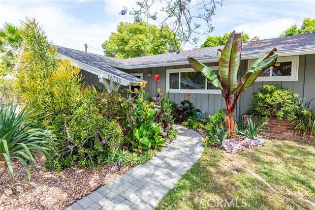 Van Nuys (los Angeles), CA 91406,16733 Archwood Street