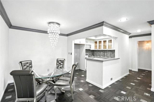 Valley Village, CA 91607,12720 Burbank Boulevard #121