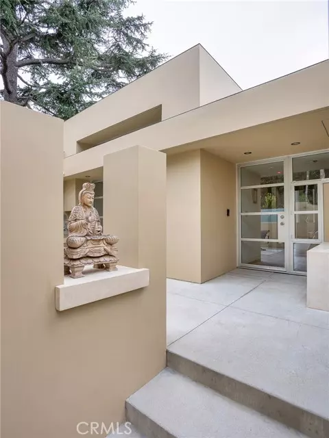 Los Angeles, CA 90068,7283 Pacific View Drive