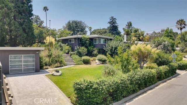 10034 La Canada Way, Burbank, CA 91040