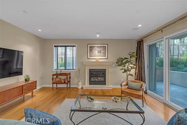 Los Angeles, CA 90048,305 Arnaz Drive #103