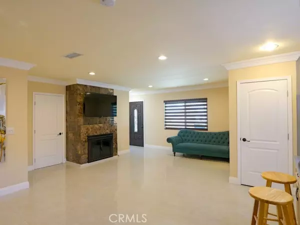 Northridge (los Angeles), CA 91325,17430 Hemmingway Street