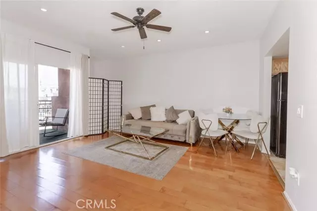 11124 Burbank Boulevard #101, North Hollywood (los Angeles), CA 91601