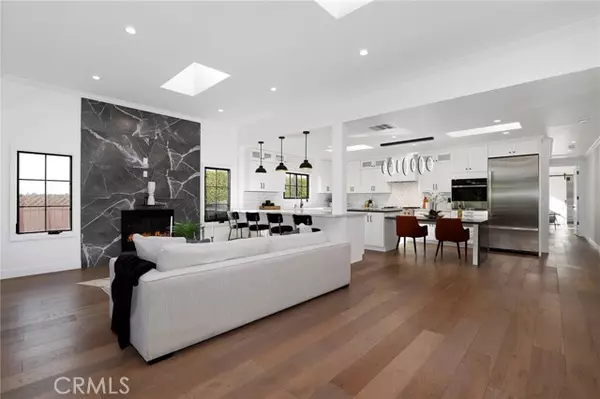 Los Angeles, CA 90036,543 N Gardner Street