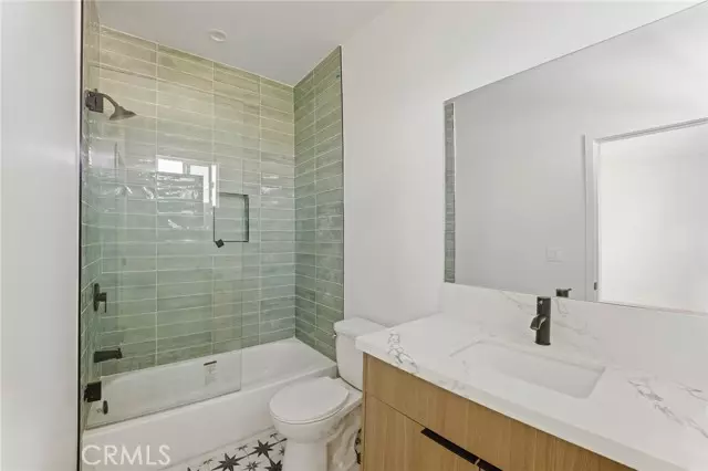 4511 Rosewood Avenue, Los Angeles, CA 90004