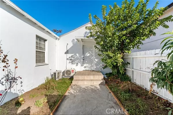 Van Nuys (los Angeles), CA 91401,14143 Victory Boulevard