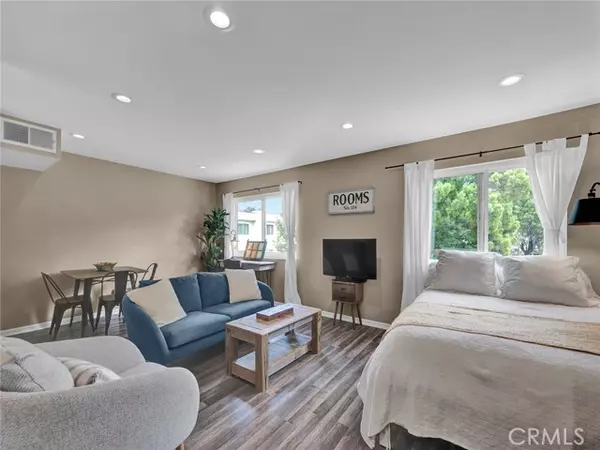 11813 Runnymede Street #44, North Hollywood (los Angeles), CA 91605