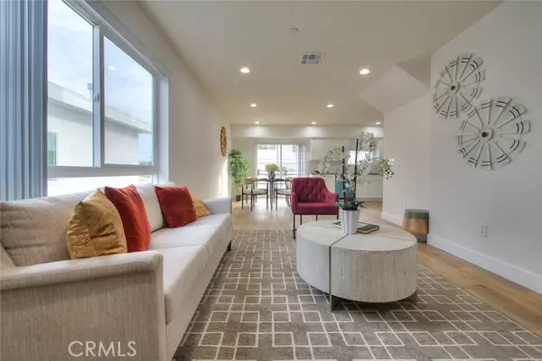 North Hollywood (los Angeles), CA 91606,11726 Hamlin Street