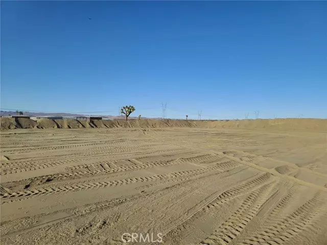 15972 EL ESTEBAN RD, Phelan, CA 92371