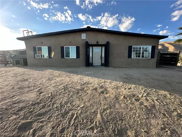 9471 Flora Vista Road, Apple Valley, CA 92308