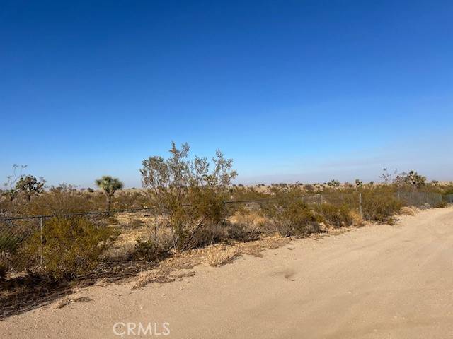 5202 La Mesa Road, Phelan, CA 92371