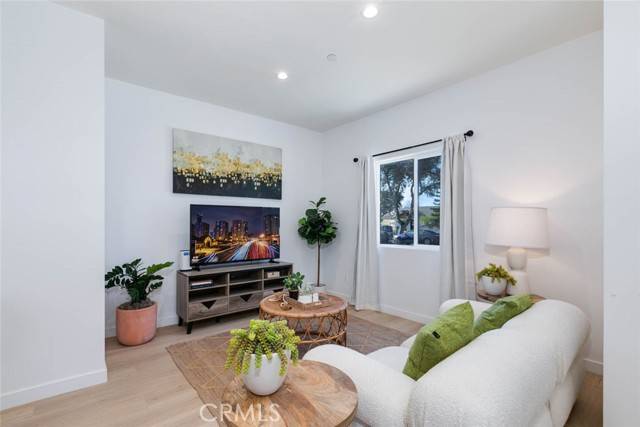 278 N 11th Avenue, Upland, CA 91786