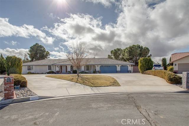 13319 Waco Ln, Apple Valley, CA 92308