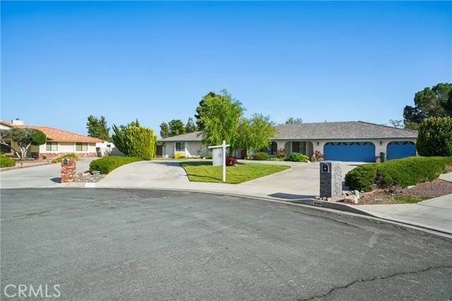13319 Waco Ln, Apple Valley, CA 92308