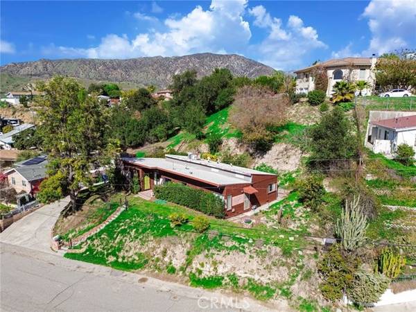 8939 Oswego Street, Sunland (los Angeles), CA 91040