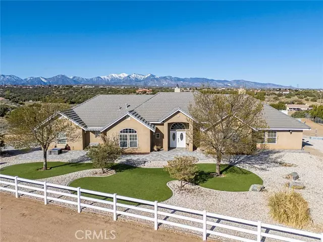 7922 Los Palmas Drive, Oak Hills, CA 92344