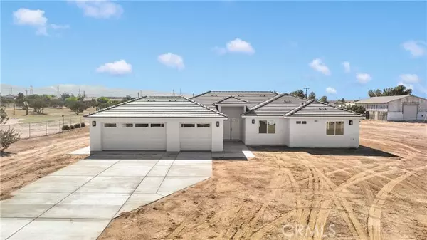8698 Oakwood Avenue, Hesperia, CA 92345