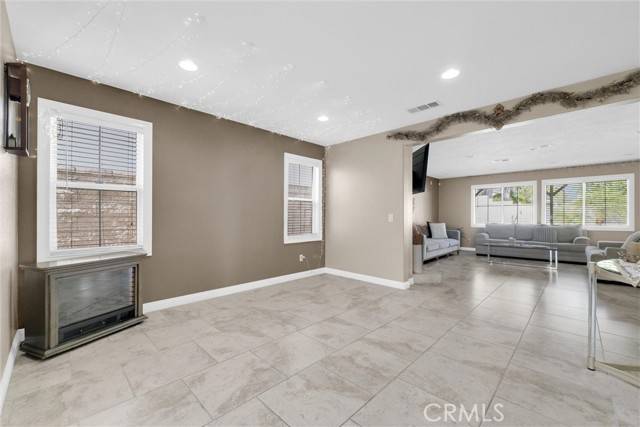 Fontana, CA 92336,7143 Oak Tree Place