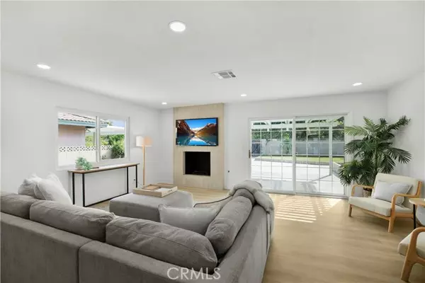 Santa Ana, CA 92705,2713 N Larchmont Avenue