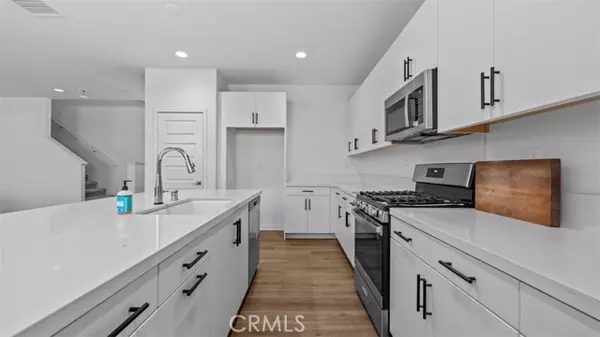 Fontana, CA 92336,7044 MALLOW DRIVE Mall #4